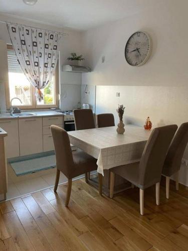 Apartments by the sea Rogoznica - 25428