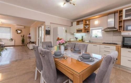 Family friendly house with a swimming pool Biograd na Moru, Biograd - 25459