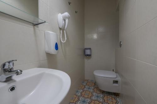 Un baño de Valletta Kursara Port View