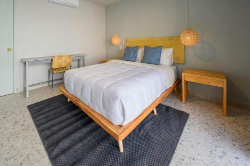 a bedroom with a large bed and a table at MATAMOROS 2 · Refugio Céntrico con Piscina in Oaxaca City