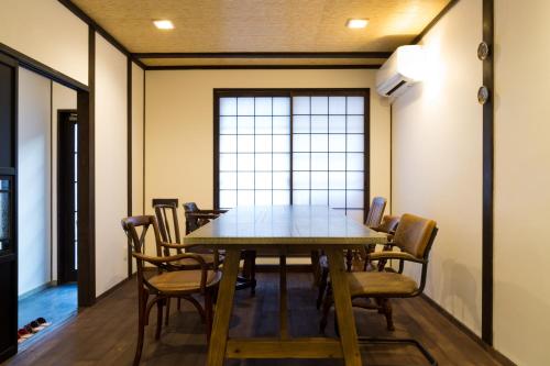 京と家 月の湯別邸にあるシーティングエリア