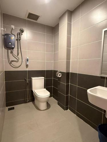 a bathroom with a toilet and a sink at TT Dorf Hotel Taiping in Taiping