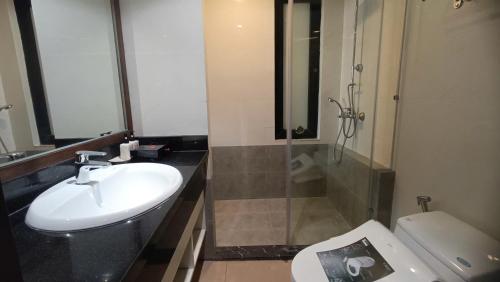 a bathroom with a sink and a shower and a toilet at Ping Diamond Hotel Hanoi in Hanoi