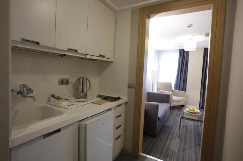 Kjøkken eller kjøkkenkrok på Housez Suites & Apartments Special Class