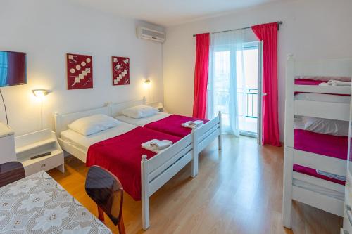 Tinka, Zimmer No 9