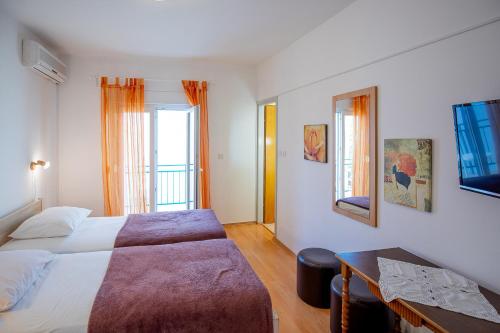 a bedroom with a bed and a table and a window at Tinka, Zimmer No 10 in Starigrad