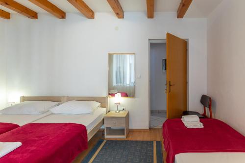 Tinka, Apartment No 5