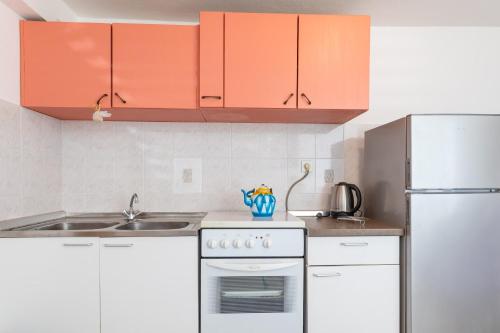 Tinka, Apartment No 1