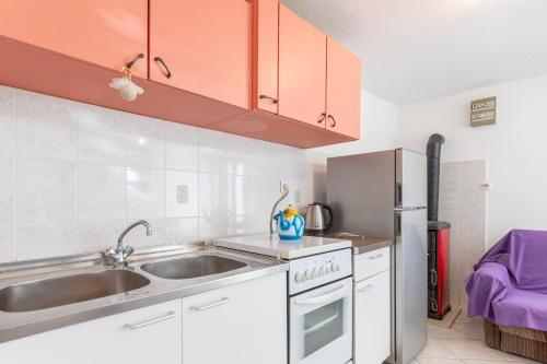 Tinka, Apartment No 1