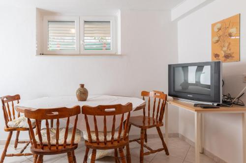 Tinka, Apartment No 1