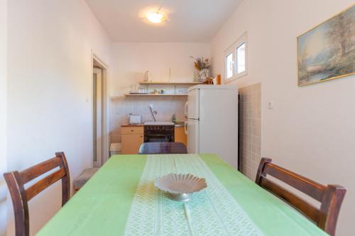 Tinka, Apartment No 7