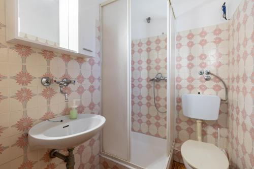Tinka, Zimmer No 6