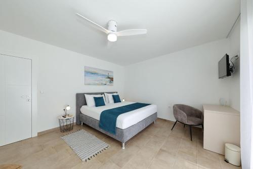a bedroom with a bed and a ceiling fan at Holiday house Luca with private pool in Vrsi