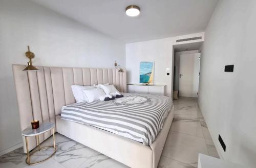 Stunning 3 bedrooms with terrace in Gray d'Albion