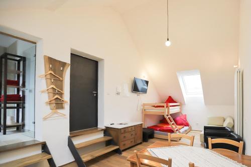 a living room with a table and a bedroom at Nengshof Ferienapartment Vergissmeinnicht in Wißmannsdorf