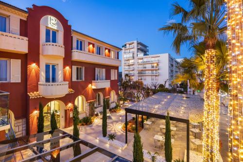 a view of the courtyard of a hotel with christmas lights at Hotel Royalmar in Cagnes-sur-Mer