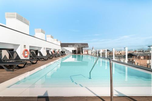 Hotel Giralda Center — Swimming pool