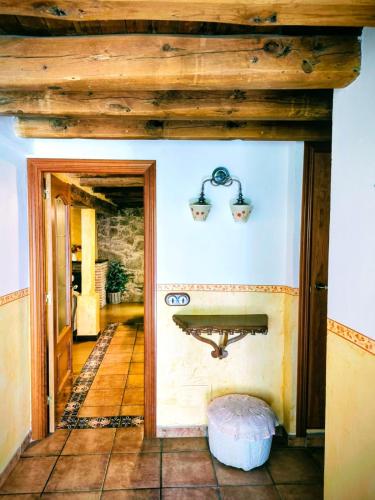 aoyer of a house with a sink on the wall at Navas de Lema in Las Navas de Buitrago