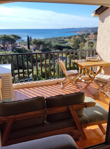 CHARMANT STUDIO AVEC TERRASSE et VUE MER EXCEPTIONNELLE