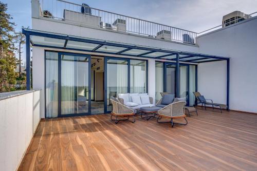 Greenwood Hotel Restaurant & Spa — Balcony/Terrace