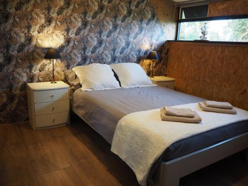 a bedroom with two beds with towels on them at Molesicht en Lânsicht in Workum