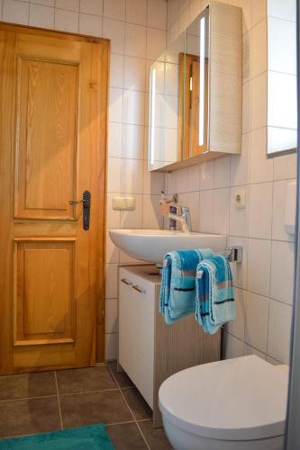 a bathroom with a sink and a toilet at Ferienwohnung Seeufer in Bad Bayersoien