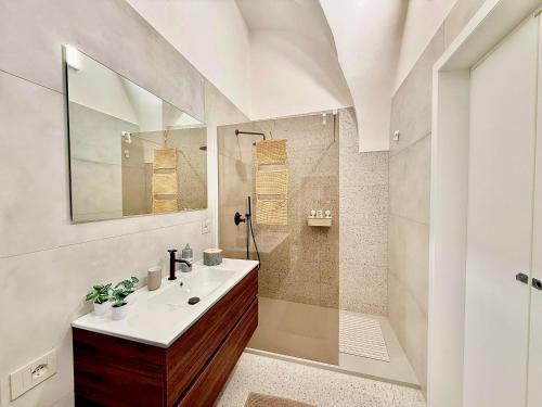 a bathroom with a sink and a shower at Casina Mameli in Nardò