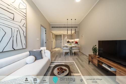 Airstay - 1BR - Pool Views - Next to Circle Mall - Monthly Offer Available