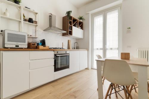 GuestHost - Cozy Balcony Flat close to Navigli