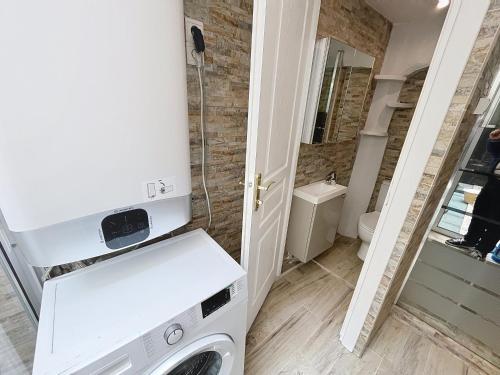 2 bdr 2 baths 2 mins Central near Croisette and Palais AC 317