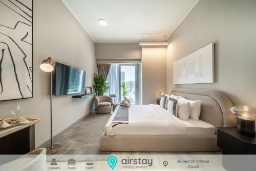 Airstay - Studio with Pool Views - Next to Circle Mall - Monthly Offer Available