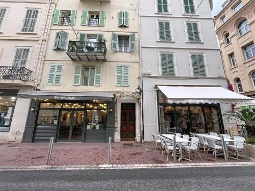 2 bdr 2 baths 2 mins Central near Croisette and Palais AC 317