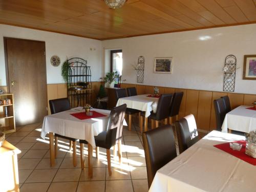 Restoran ili drugo mesto za obedovanje u objektu Pension Am Limespfad