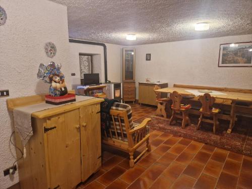 a living room with a table and a dining room at maso denis in Canale San Bovo