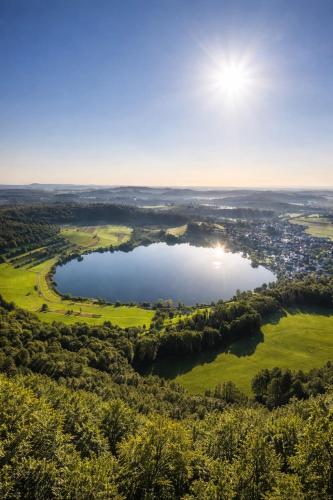 an aerial view of a lake in the countryside at Ferien im Kellisch-Haus in Schalkenmehren
