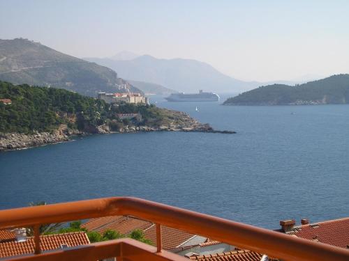 Dubrovnik-amazing seaview, near beach and Old town