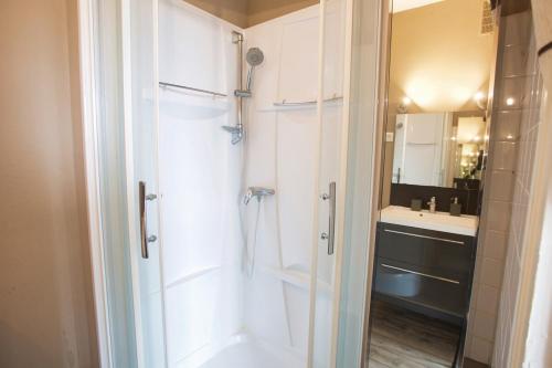 a bathroom with a shower and a sink at Central View, Hossegor, Plage, Famille in Hossegor