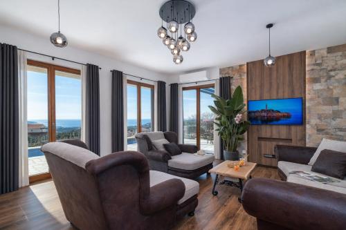 Luxury Stone Villa Smokvica, Heated Pool, Jacuzzi, Sauna, Sea View