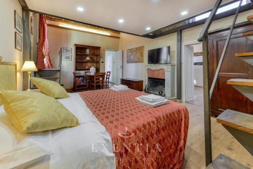 Piazza Navona Penthouse, Terrace & Roman Walls