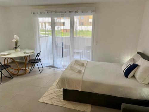 Cosy Suite - standing, calme, arboré, parking, 15 min de la plage