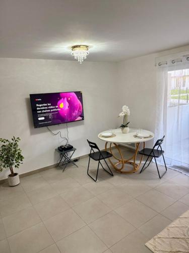 Cosy Suite - standing, calme, arboré, parking, 15 min de la plage