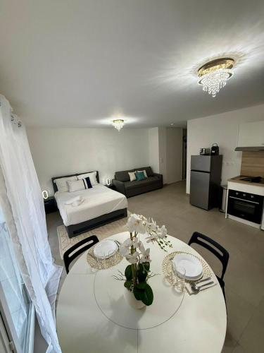 Cosy Suite - standing, calme, arboré, parking, 15 min de la plage