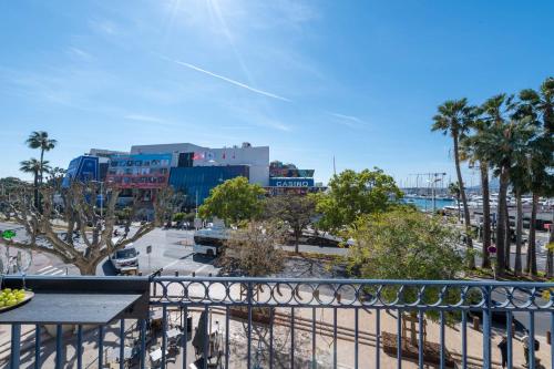 2-Br Facing Palais des Congrès Cannes City Centre