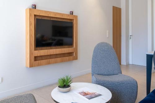 2-Br Facing Palais des Congrès Cannes City Centre