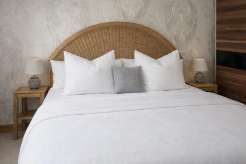 a white bed with white pillows on top of it at Ferienwohnung Czampiel in Havelberg