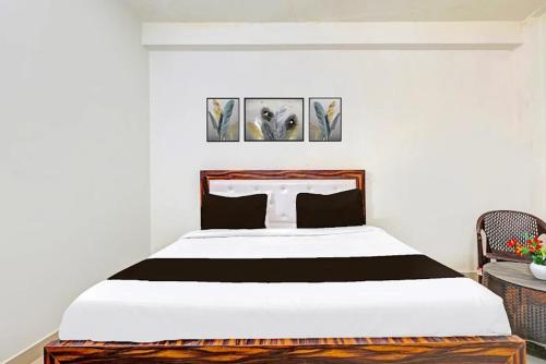 a bedroom with a bed with two pictures on the wall at Hotel o Skylight in New Delhi