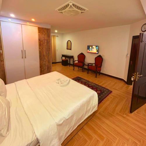 Llit o llits en una habitació de Rehman Suites