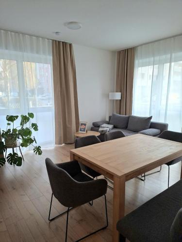 Central and Stylish Apartment with 2 Bedrooms and free Parking