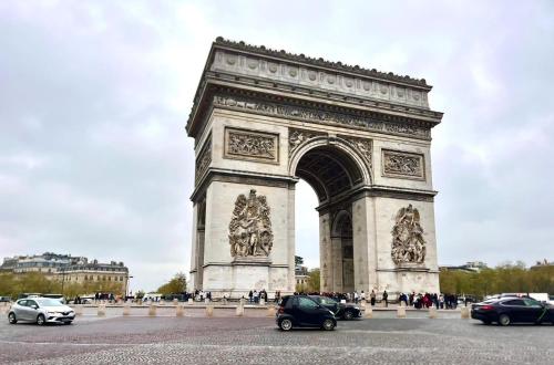 Magnifique Appartement - 3 BR-Arc de Triomphe