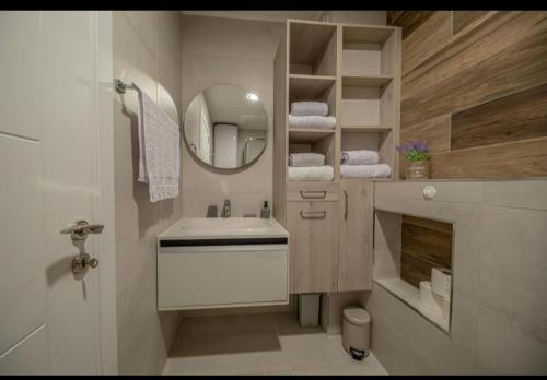 a bathroom with a sink and a mirror at Mar de Lux in Petrovac na Moru